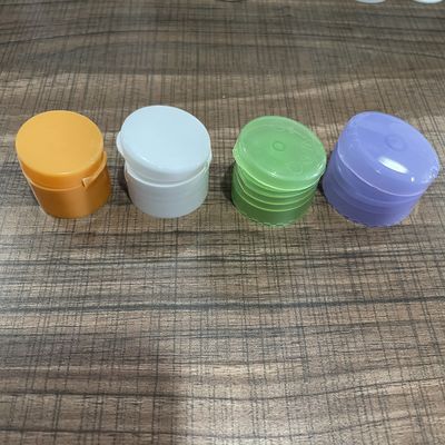 24mm 28mm 32mm Chiusura con tappo in plastica per bottiglie di lozione in plastica a colori personalizzate