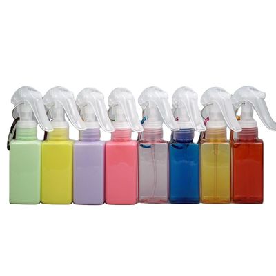 Stampa a schermo Bottiglia di spruzzatore a trigger a forma quadrata in PET da 100 ml con gancio mentale portatile
