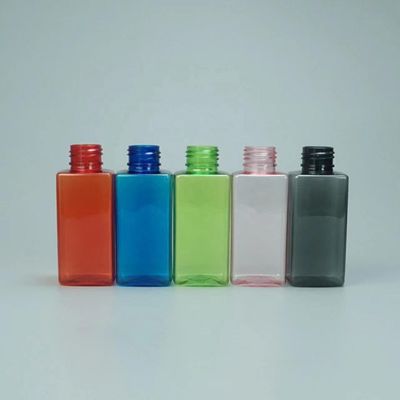 Stampa a schermo Bottiglia di spruzzatore a trigger a forma quadrata in PET da 100 ml con gancio mentale portatile
